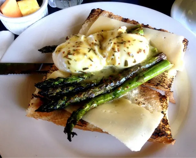 Snapdishの料理写真:Lucca Roll (Poached #Eggs with #Asparagus and Havarti Cheese and Hollandaise Sauce on a French Roll) from Cafe Lucca|sooprcoolchicaさん