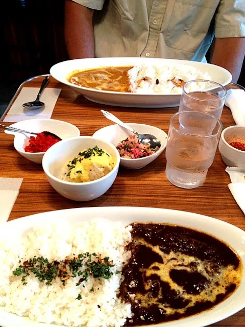 たまにはお外でカレーもいいねぇε-(´∀｀; )牛すじ＆バターチキン|まちゃこさん