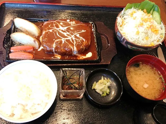 和食屋さんでハンバーグ定食|きむらゆりかさん