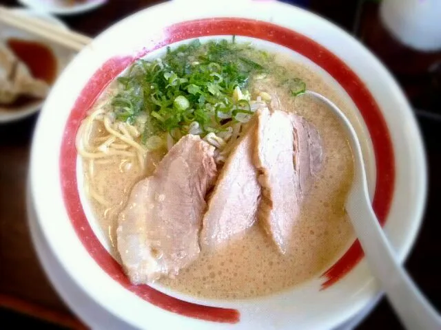 Snapdishの料理写真:豚骨ラーメン|豆さんさん