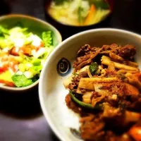 プルコギ丼、シーザーサラダ、野菜スープ|イギーさん