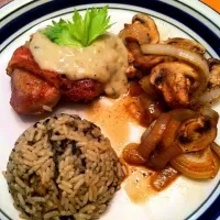 Bacon warped pork chop with cream of mushroom sauce and Wild Rice A Roni|Yui Nzeutonさん