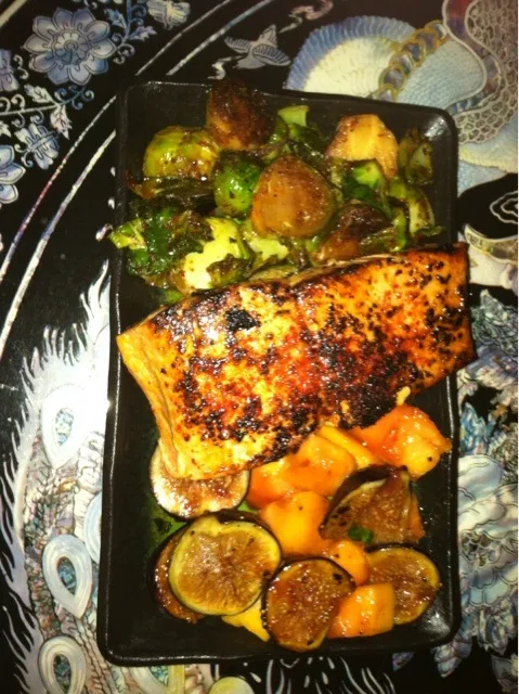 Salmon  with Brussels Sprouts, Fig & Papaya|Elena Stone-Ohさん