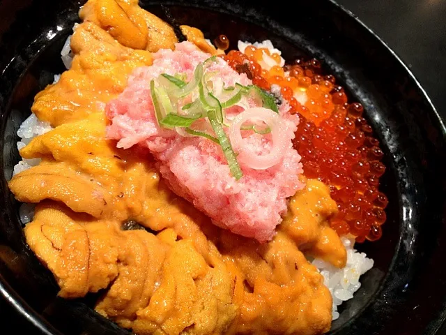 ウニいくらネギトロ丼☆ Rice topped with seafood|akkiiraさん