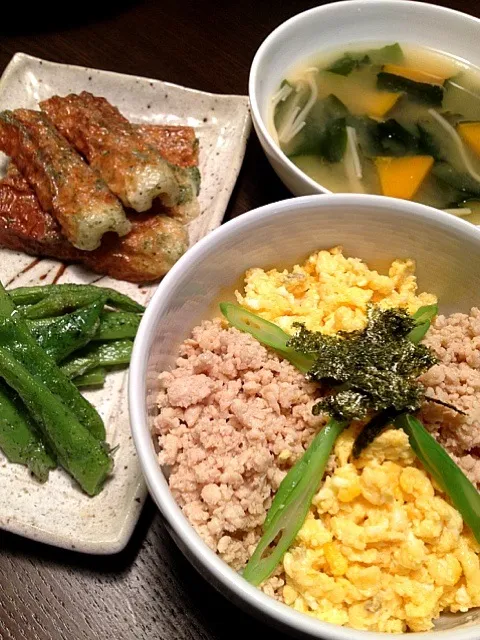 鶏そぼろ丼★ちくわ＆インゲンの磯辺揚げ★かぼちゃの味噌汁|志織さん