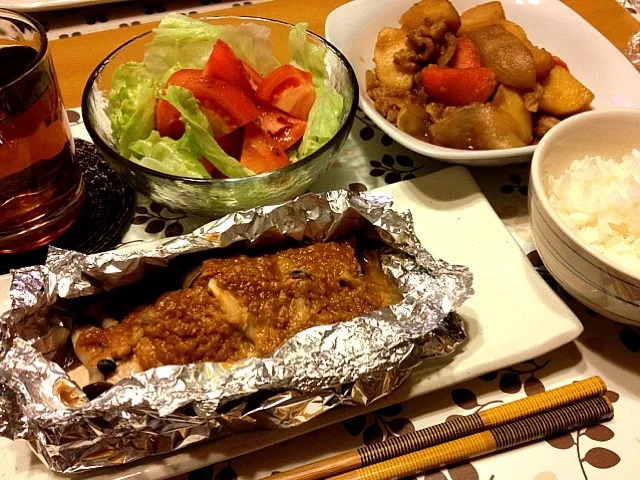 シャケとキノコのちゃんちゃん風ホイル焼き定食( ´ ▽ ` )ﾉ|めんこさん