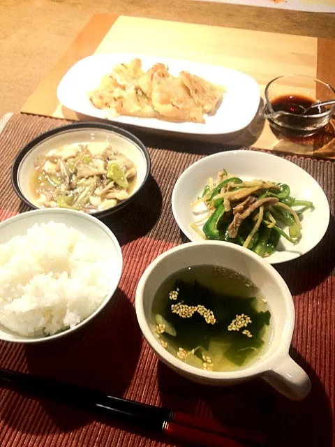 Snapdishの料理写真:今日のお夕飯 青椒肉絲 大根餅 豆腐と舞茸のオイスターソース煮 わかめスープ|yukkyさん