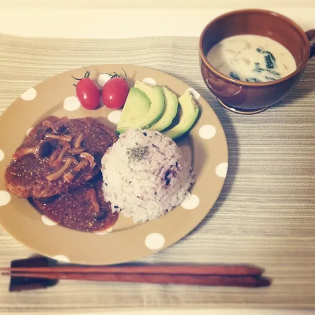 ハンバーグプレートな夕ご飯♪|サエさん