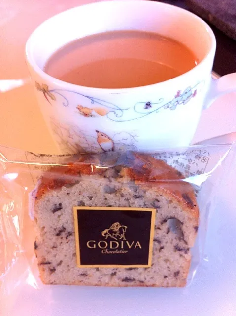 Snapdishの料理写真:Banana chococake ( Godiva )|sirakorn owadaさん