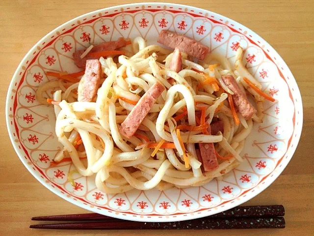 スパムのシンプル焼うどん。|ソラさん