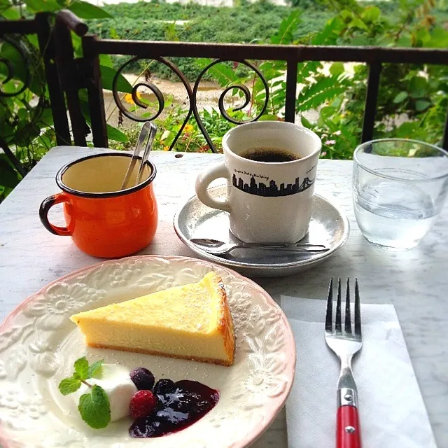 ベイクドチーズケーキとブレンドコーヒー♪|ニコさん