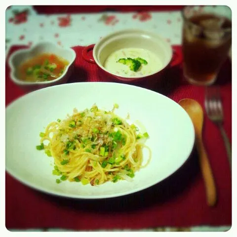 ツナと玉ねぎのにんにく醤油パスタ♪モモ肉と白菜のクリームシチュー♪|mika.さん