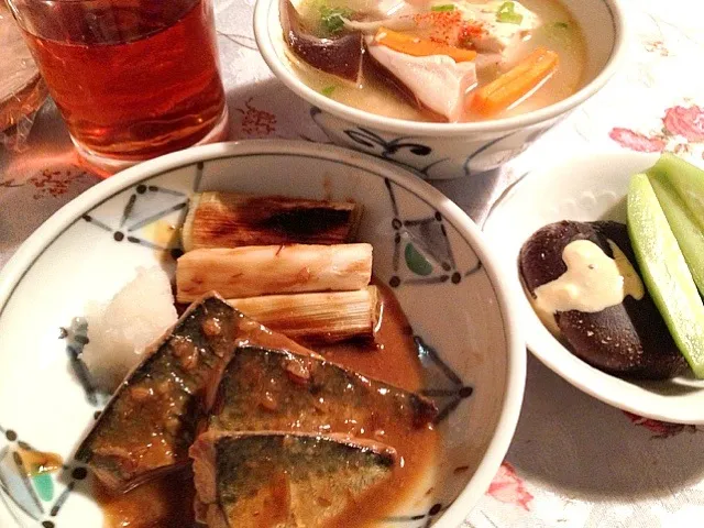 鯖の味噌煮   けんちん汁   焼き椎茸  もろきゅう|mari miyabeさん