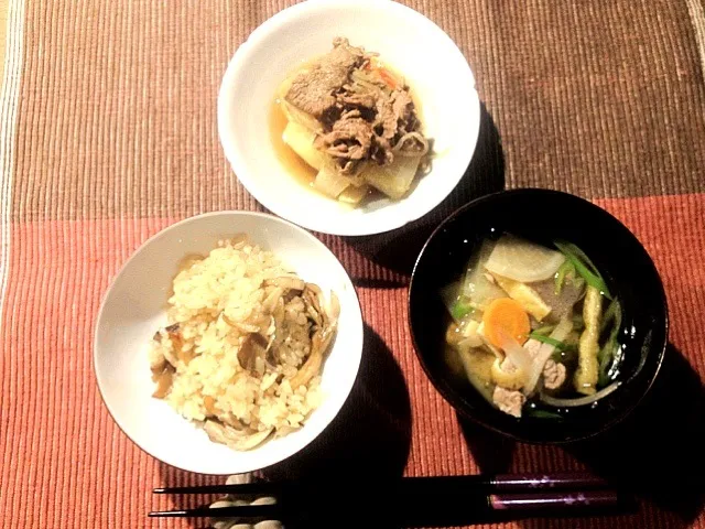 今日のお夕飯は肉じゃが 豚汁  舞茸の炊き込みご飯|yukkyさん