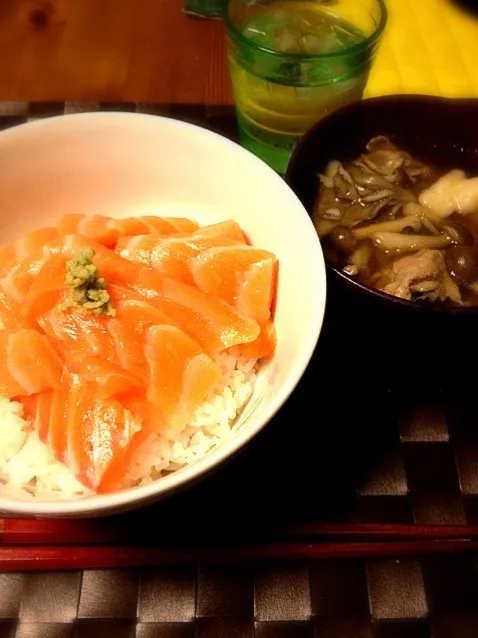 サーモン丼＆きのこたっぷりすいとん|마도카さん