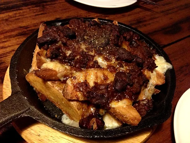 チリビーンズのポテトチーズがけ。おかわり。|たけうちさん