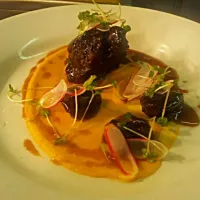 braised pigs cheek, squash puree, tea soaked prunes.|ben popeさん