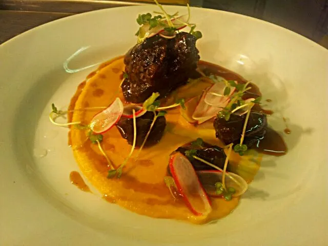 braised pigs cheek, squash puree, tea soaked prunes.|ben popeさん