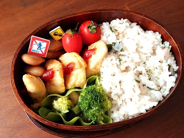 今日の旦那弁当 胡麻シソご飯、ササミのピカタ、えびちり、白豆、プチトマト|roseさん