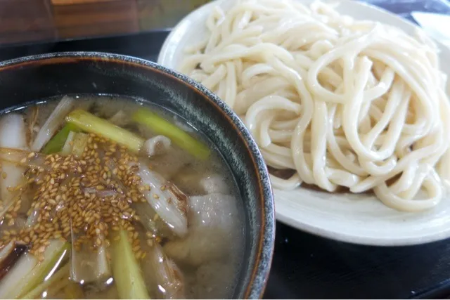 しお肉汁うどんを頂きました。( 武蔵野うどん 真打 川越 )|momongatomoさん