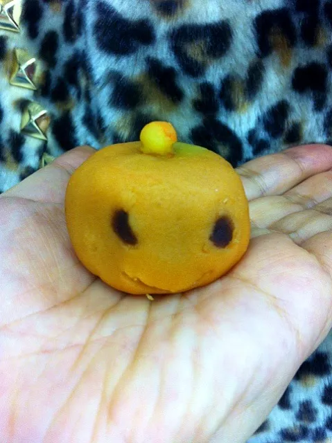 友達が和菓子を手作りしてくれた(^ ^)ハロウィンだ。|あいさん