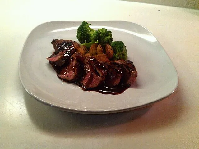 pan seared duck breast with sauteed potatoes and brocolli|Simon Liangさん