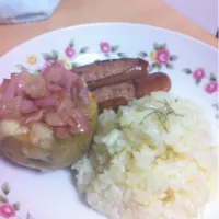 Batata recheada com arroz e linguiças;)|Ana Caroline Outiさん