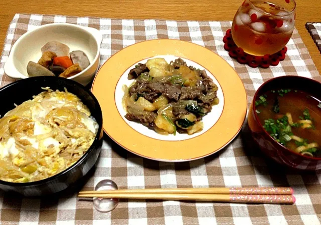 牛肉とじゃがいものにんにく炒め＆えのきとお揚げのふわふわ卵とじ丼＆がんもと里芋の煮物＆みそ汁|愛子さん