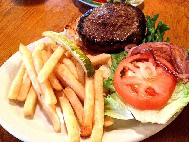 ハワイで食べたハンバーガー☆|しょみおさん