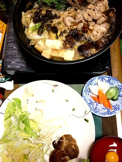 #夕飯 漬物、白米、すき焼き(牛肉と豚肉) ヤッターー！生卵があるーーー。|ms903さん