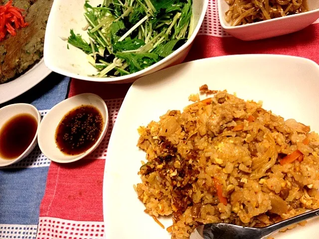 Snapdishの料理写真:納豆キムチチャーハン＆もやしのナムル＆水菜と海苔のサラダ＆じゃがいものチヂミ|あいこさん