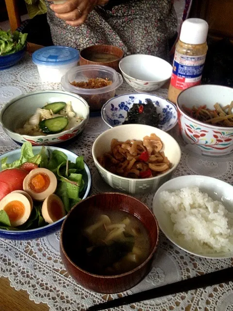 おはよう、実家の朝ごはん。残飯整理だって^^;|しーさん