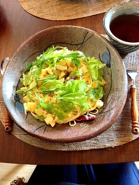 しめじと角切りポテトの豆乳パスタ(オーガニックパスタ,しめじ,じゃがいも,大蒜,水菜,サラダ菜,豆乳,EXバージンオリーブオイル,塩,酒)|shokoさん