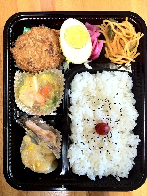 Snapdishの料理写真:日替わり幕の内弁当|たんぽぽ娘さんさん