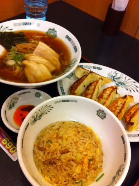 ラーメンに炒飯と餃子のセット|Ｋさん