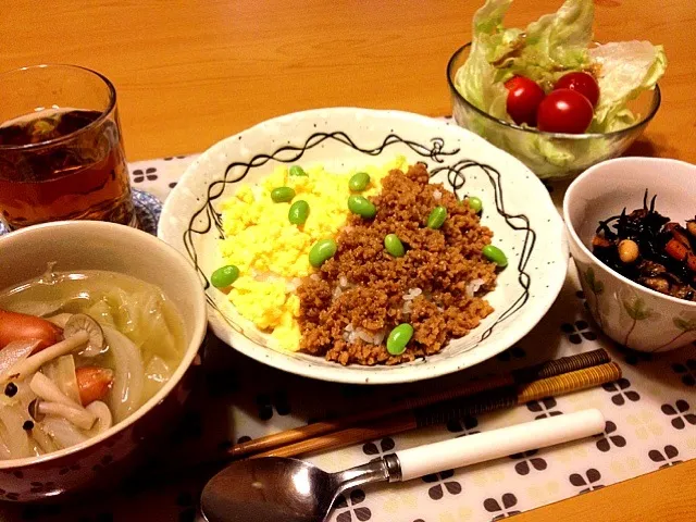 鶏そぼろ丼定食♪( ´▽｀)|めんこさん