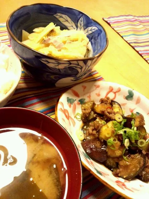 ナスと挽き肉の炒め、豚肉と白菜とじゃが芋のはさみ煮、ご飯、味噌汁|えりさん