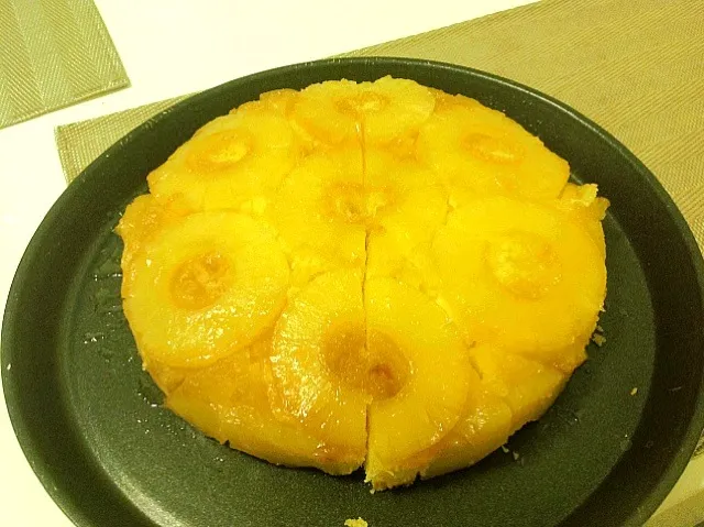 Pineapple upside down cake|Siripitaさん