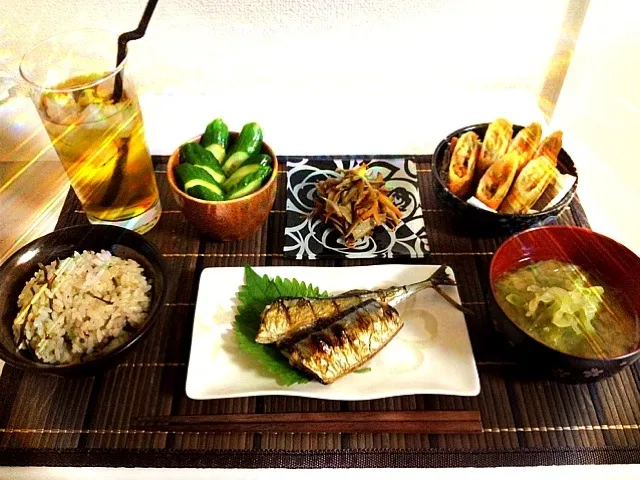 浅漬け 金平牛蒡 春巻き 秋刀魚 塩昆布の炊き込み御飯|ななさん