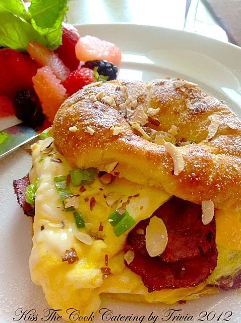 Brunch with "Kiss the Cook Catering" by Trivia This is my Cheesy Omelette Honey-Glazed Croissant with Maple Turkey  Bacon❤|Taste-New Americanさん