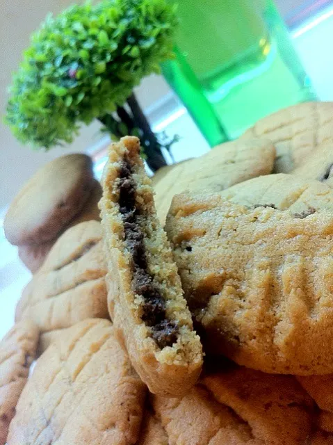 Peanut butter cookies with delicious filling|Zheni Todorovaさん