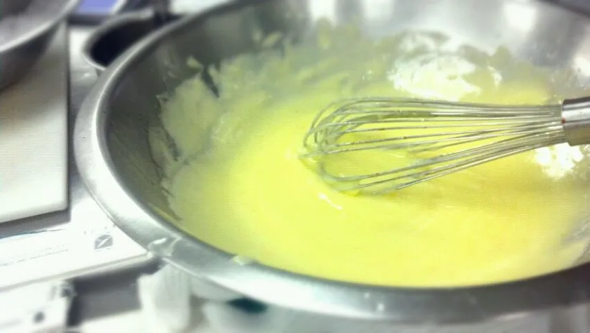 fresh made hollandaise sauce|jeffrey cuevasさん