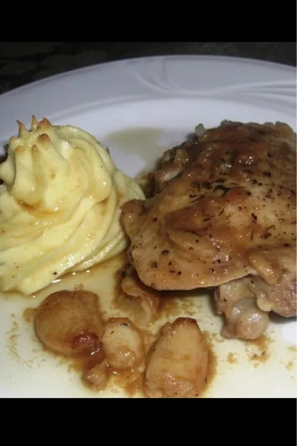 Forty clove chicken w/pommes duchesse|Adriana Munozさん