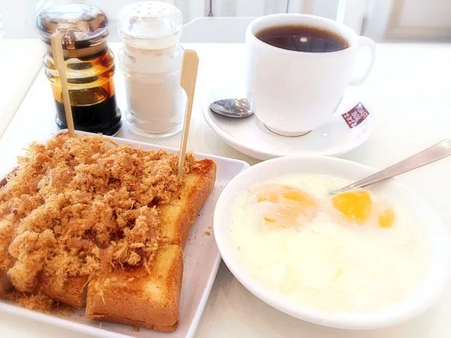 Snapdishの料理写真:Floss thick toast breakfast set|Cantshootさん