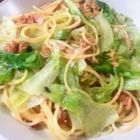 Snapdishの料理写真:ツナとレタスのパスタ。七味オリーブ油を使いました