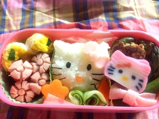 キティちゃんお弁当❤|あこさん