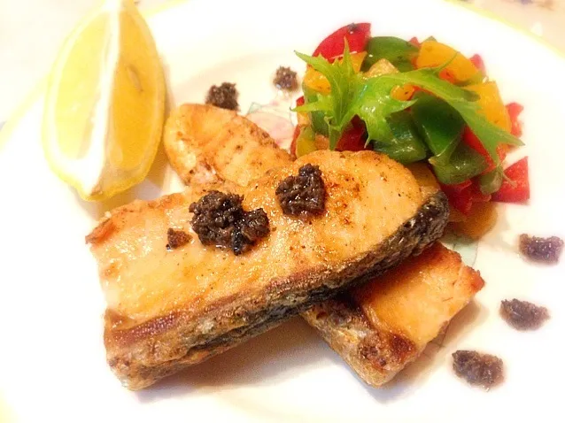 Pan-fried salmon with truffle sauce|Misstyさん