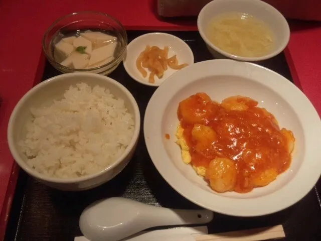 Snapdishの料理写真:エビチリ定食|おっちさん