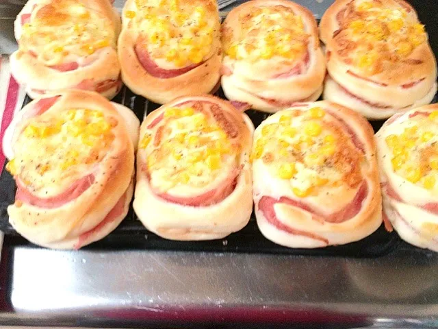 Ham, cheese, corn n mayo bread.|Yumi Priceさん