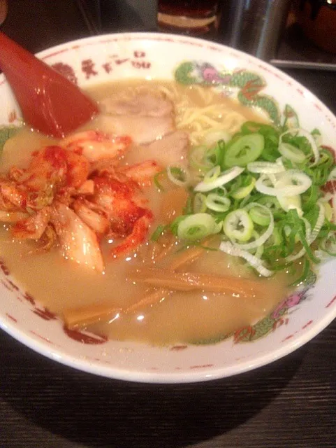 ラーメン並こってりニンニク有＋キムチ(餃子定食)|しもちゃん。さん